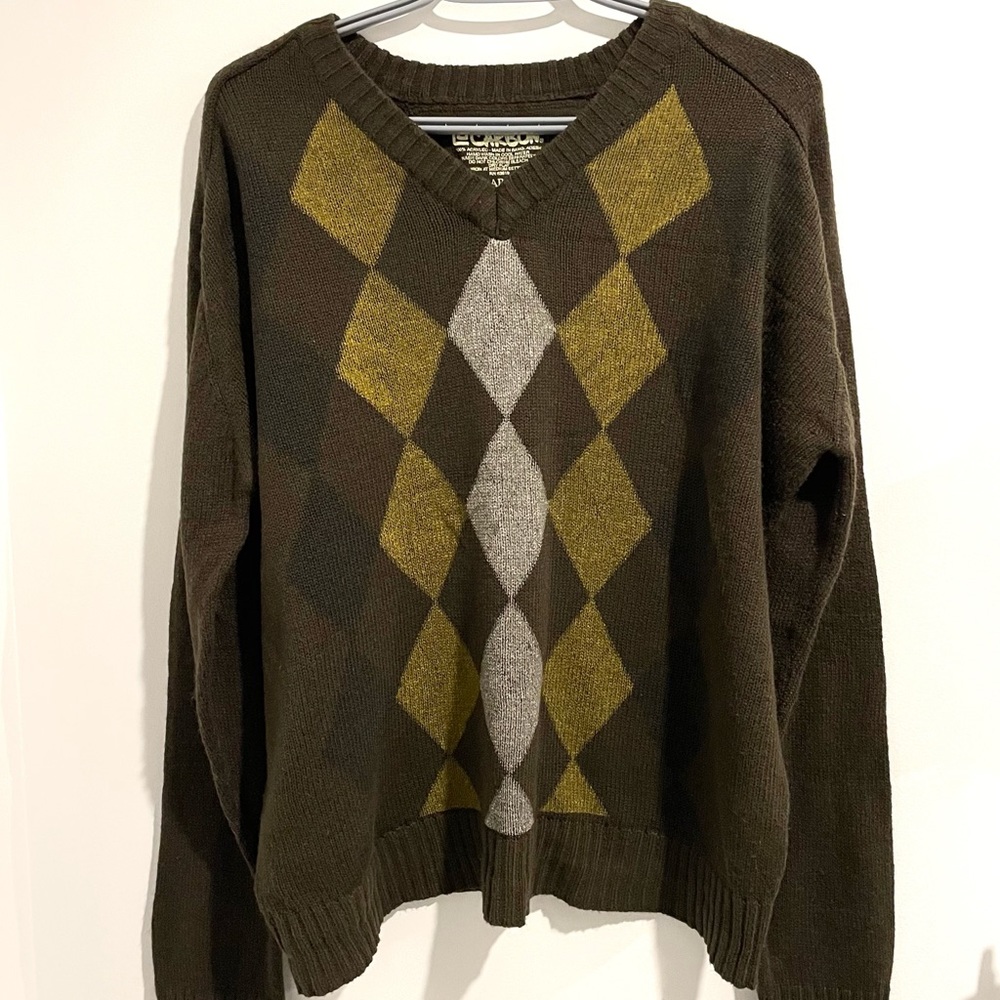 Brown V-neck argyle sweater in Men’s large